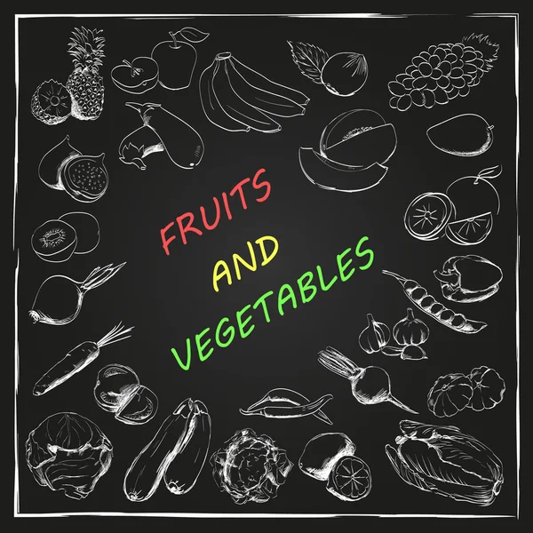 Meyve ve sebzeler kara tahta üzerinde tebeşir çizilmiş