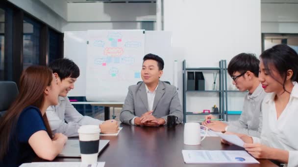 Grupo Empresários Asiáticos Discutir Juntos Reunião Brainstorm Equipe Trabalhar Até — Vídeo de Stock
