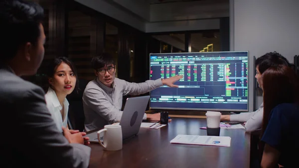 Ung Asiatisk Affärsman Leda Grupp Business Financial Team Strategiska Möte — Stockfoto