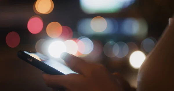 Close Woman Hand Using Smartphone Street Night Traffic Car Light — Stock Photo, Image