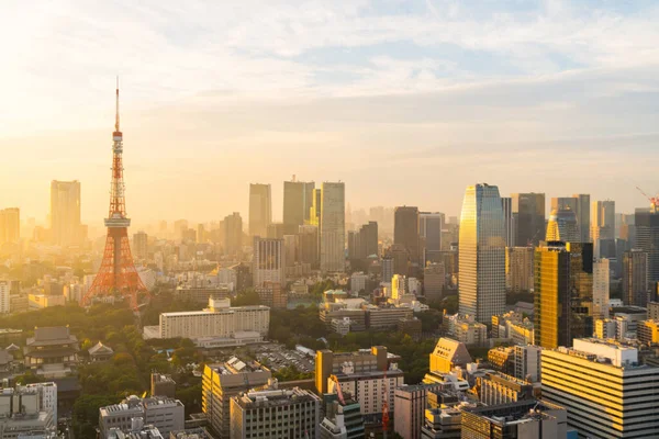 東京シティダウンタウンと東京タワーの夕日 夕方の街並みを表示します 日本観光名所ランドマークまたはアジア旅行先のコンセプト — ストック写真