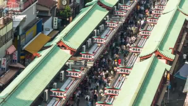 東京都 2019年10月31日 浅草寺の仲見世通り商店街を歩く人のタイムラプス 日本旅行のランドマーク 日本の都市生活 または旅行者のライフスタイル — ストック動画