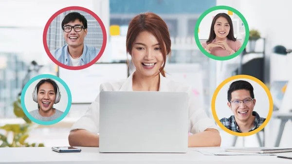 Ung Asiatisk Affärskvinna Video Online Konferenssamtal Fjärrmöte Med Medarbetare Arbete — Stockfoto
