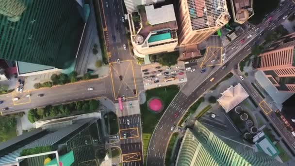 Edifício Torre Arranha Céu Transporte Tráfego Automóveis Distrito Financeiro Cidade — Vídeo de Stock