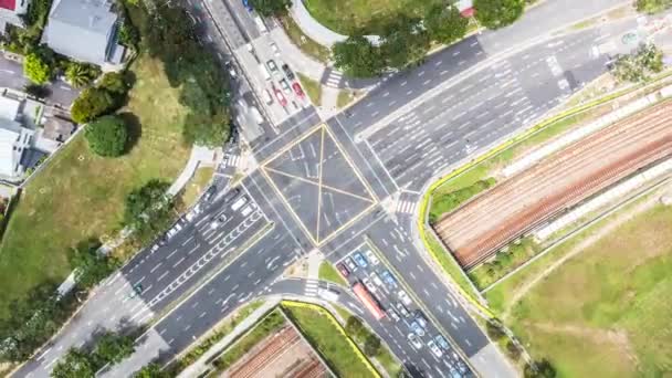 Desfasamento Temporal Tráfego Automóveis Acima Junção Rodoviária Área Residencial Distrito — Vídeo de Stock