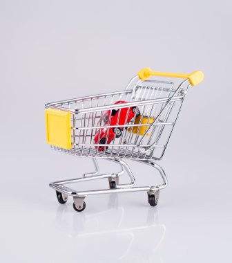 Arabası kırmızı araba