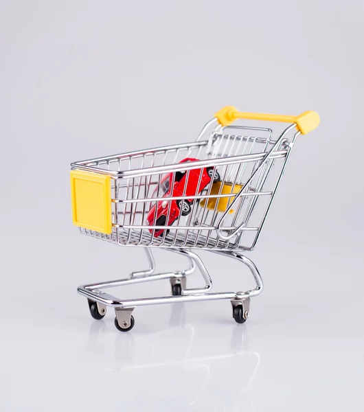 Arabası kırmızı araba