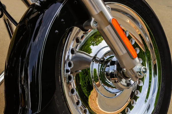 오토바이 앞 바퀴를 크롬 로열티 프리 스톡 사진