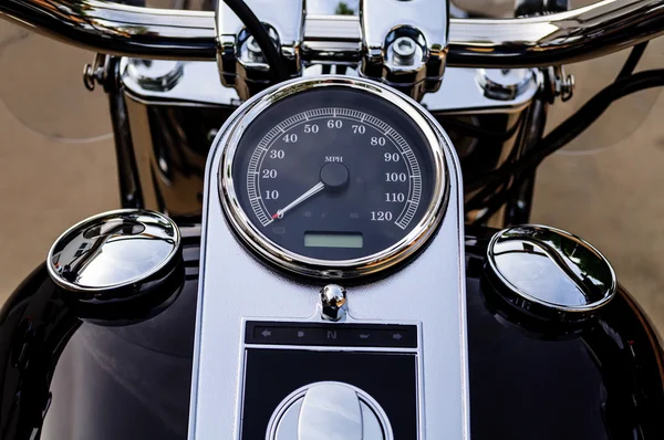 Tablica przyrządów w Chrome motocykl — Zdjęcie stockowe