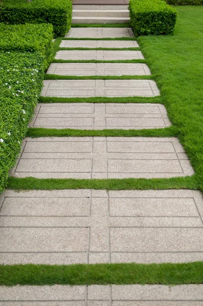 Ghiaia texture e striscia erba come sfondo — Foto Stock