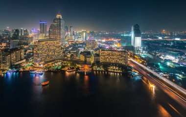 Gece vakti Bangkok, Tayland 'ın başkentinde otel ve yerleşim alanı