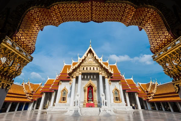 El templo de mármol, Wat Benchamabopitr Dusitvanaram Bangkok, Tailandia —  Fotos de Stock
