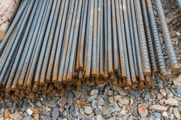 Steel rods or bars used to reinforce concrete in construction — Stock Photo, Image