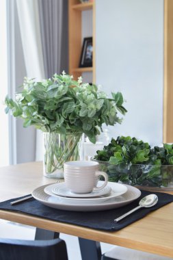 modern tarzı yemek odası iç zarif masayı