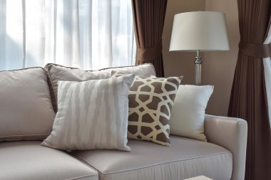 kanepe ve lamba modern oturma odası tasarımı