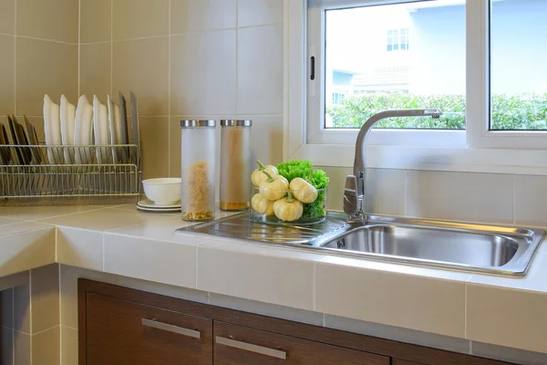 Moderne pantry met gebruiksvoorwerp in keuken — Stockfoto