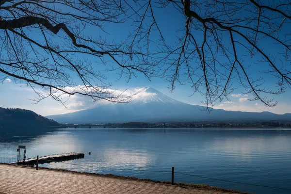Mont Fuji le matin avec réflexion sur le lac kawaguchik — Photo