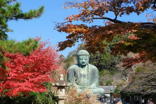 Az őszi szezonban Amitabha Buddha (Daibutsu) szobra — Stock Fotó