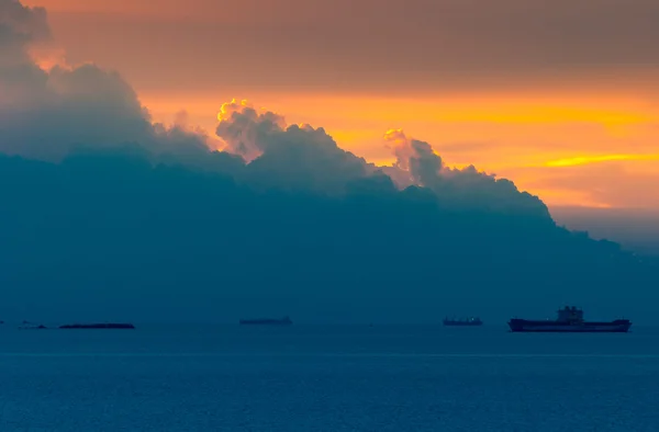 Prachtige zeegezicht bij zonsondergang — Stockfoto