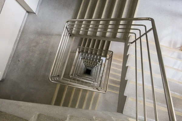 Obere Ansicht einer quadratischen Treppe — Stockfoto