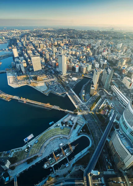 Vista aérea del paisaje urbano de Yokohama en el paseo marítimo Minato Mirai dis — Foto de Stock