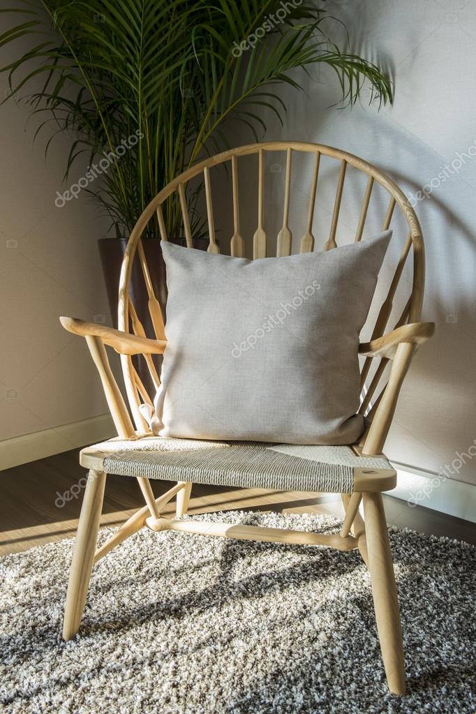 houten stoel in de woonkamer — Stockfoto © WorldWide_Stock #90213698 houten stoel in de woonkamer — Stockfoto © WorldWide_Stock #90213698