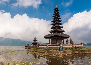 Bir göl Bratan, Bali, Endonezya Pura Ulun Danu Tapınağı
