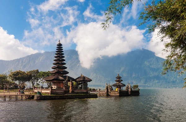 Pura Ulun Danu tempel på en sjön Bratan, Bali, Indonesien — Stockfoto