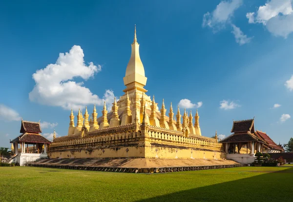 La pagoda dorada wat Phra Que Luang en Vientiane, Laos —  Fotos de Stock