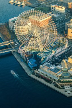 Yokohama Cityscape Minato Mirai waterfront bölgede havadan görünümü.