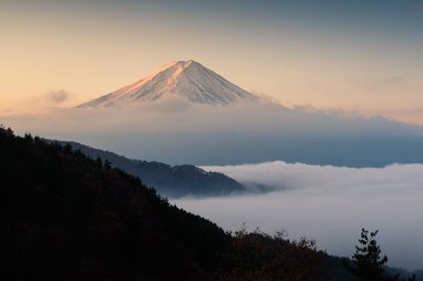 Sis, gündoğumu, Japonya ile Fuji Dağı 