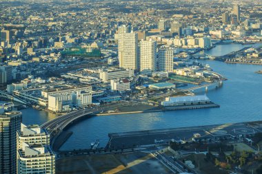 Yokohama Cityscape Minato Mirai waterfront bölgede havadan görünümü.