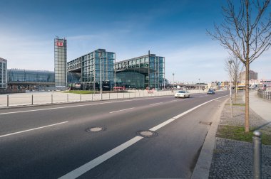Berlin Hauptbahnhof veya Berlin Merkez İstasyonu dış görünümü