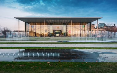 Berlin Mitte 'deki Spreebogen' de Paul Loebe Haus