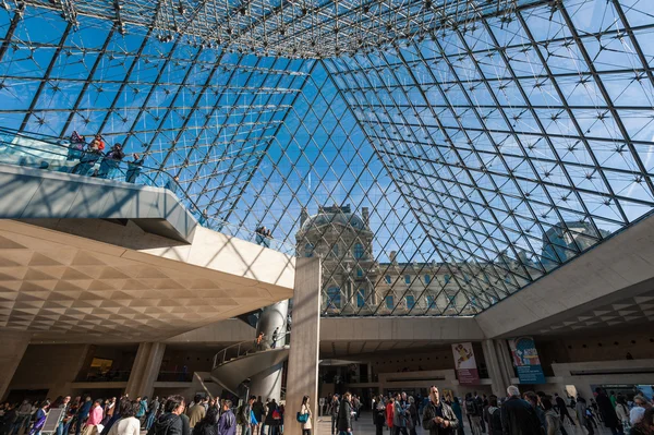 Interior of the Louvre Museum. — Stock Photo, Image