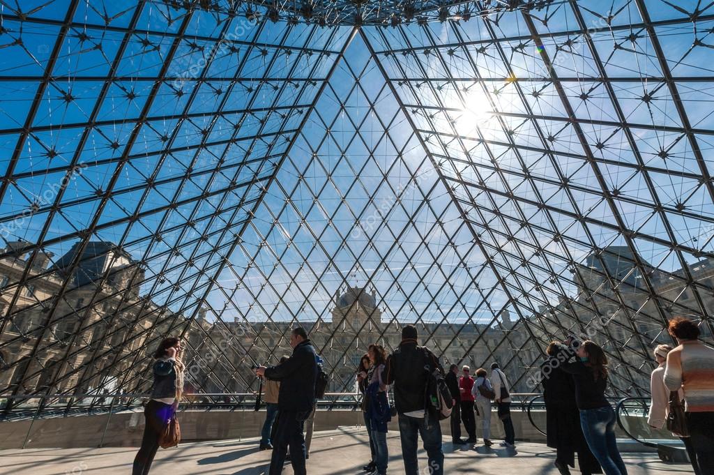 People Inside the Louvre Museum (Musee Du Louvre) Editorial Stock Image -  Image of city, museum: 39941264