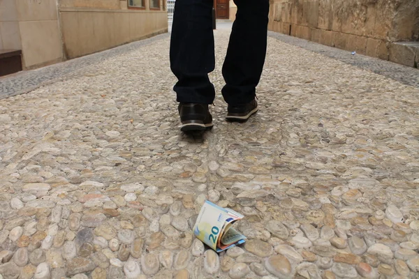 Adam parayı kaybetti