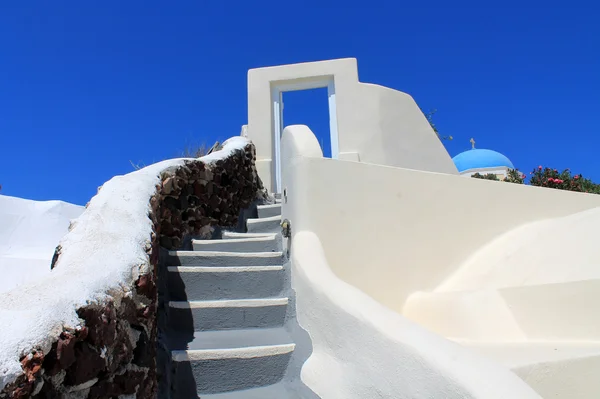 Beyaz adımları ve kapı, Yunanistan, Santorini.
