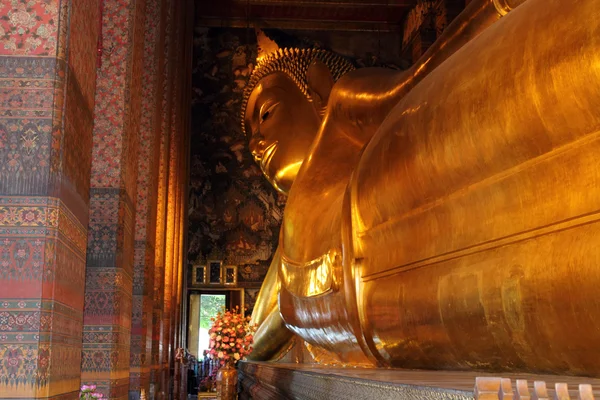 Bangkok. Tayland yatan Buda