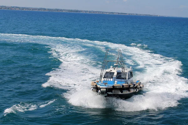 Yunanistan. Denizde tekne