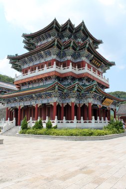 Çin. Zhangjiajie Tapınağı