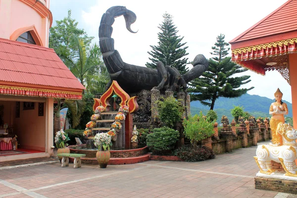 Thailand tempel. wat phrathat doi wao — Stockfoto