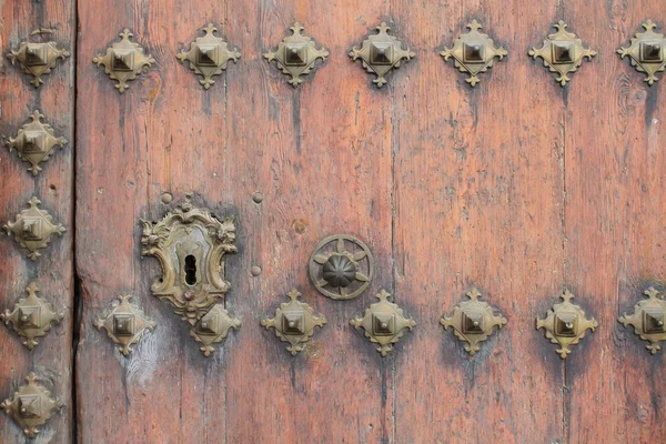 anahtar deliği. eski bir kapı