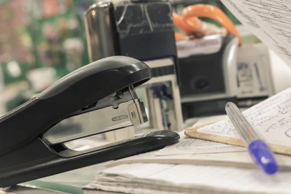 Ofis, banka donatımı, zımba ve ballpen