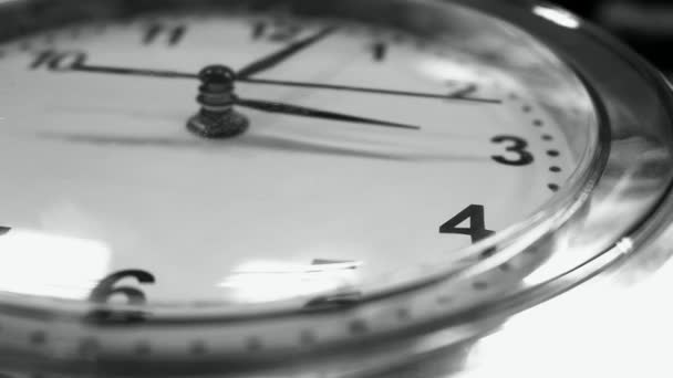 Office hours in black and white — Stock Video