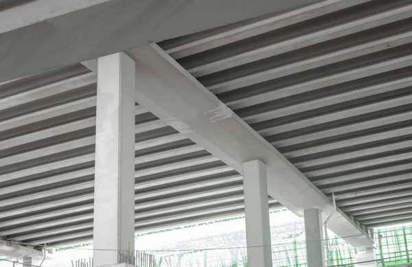 Köprünün altında İnşaat