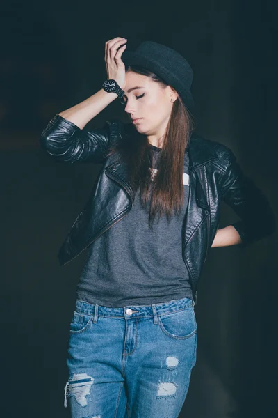 Pretty woman walking on the street — Stock Photo, Image