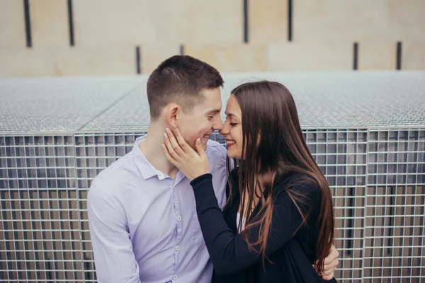 Lovely couple sitting in the park background — Stock Photo, Image