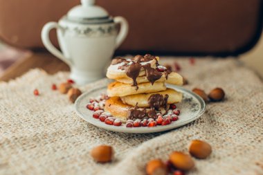 Beyaz çikolata ve nar, Noel arka plan ile gözleme