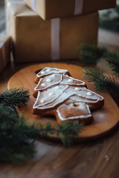 大きな焼きクリスマス ツリー — ストック写真